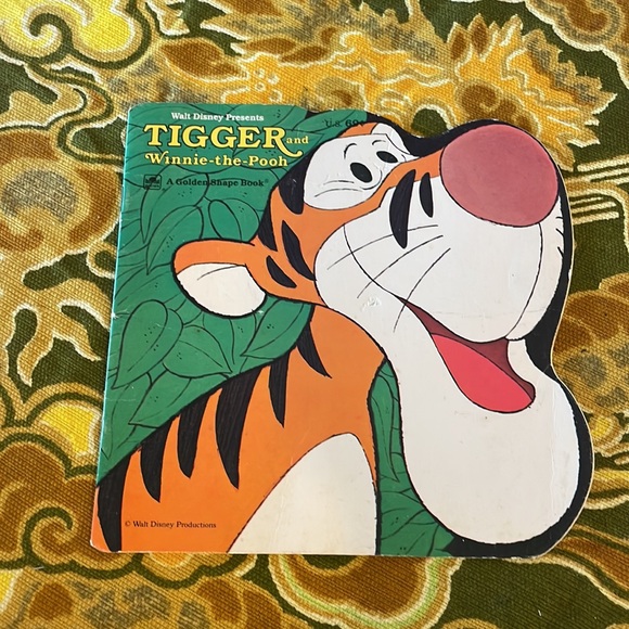 Disney 70s Golden shape books bundle: Tigger, dumbo, Winnie the Pooh & friends - Picture 4 of 9